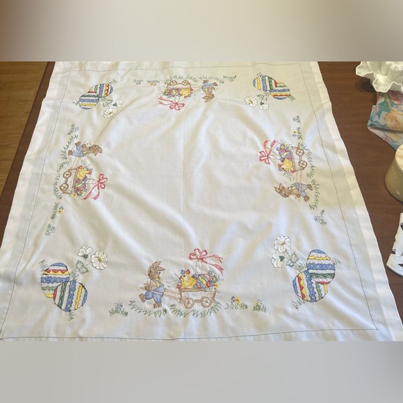 Easter/Spring table square - Picture 4 of 4
